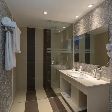 Otel Nemesis 4*